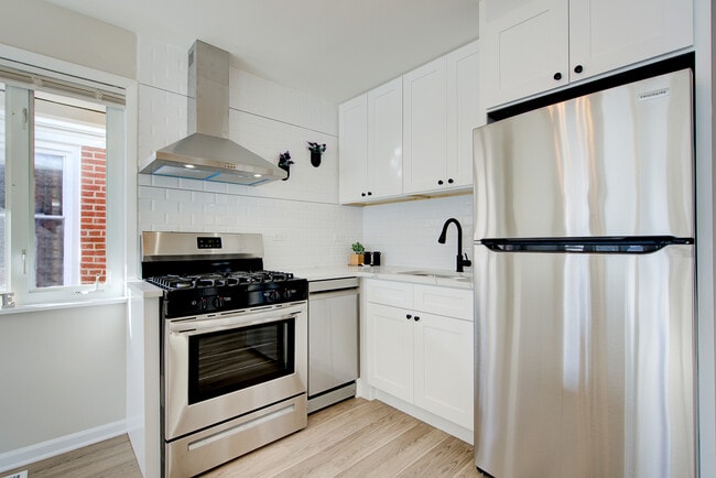 Photo - 7519 W Argyle St