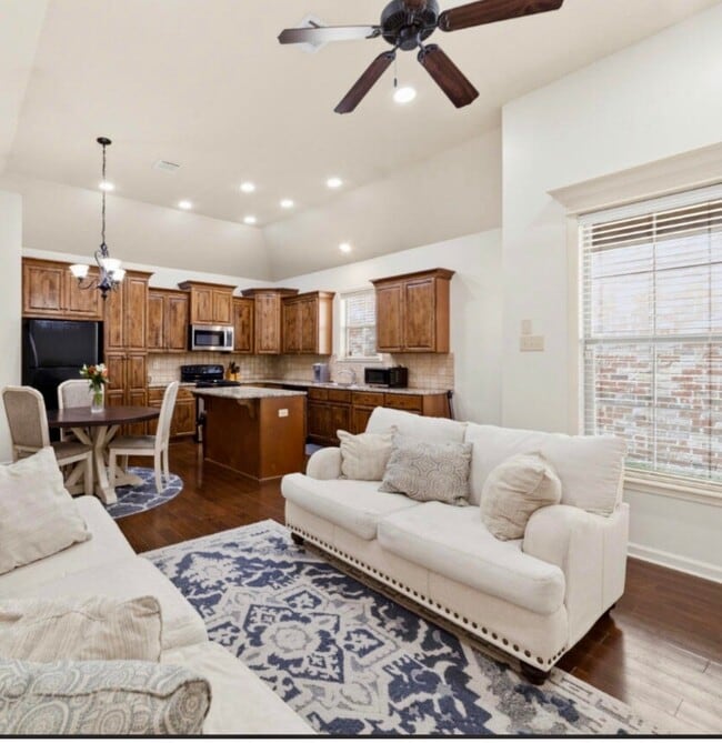 343 Chimney Rock Blvd