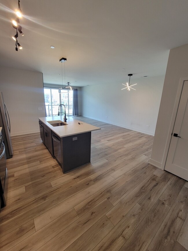 Photo - 302 W Liberty Dr