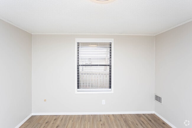 1BR, 1BA - 576SF - Newberry Apartments