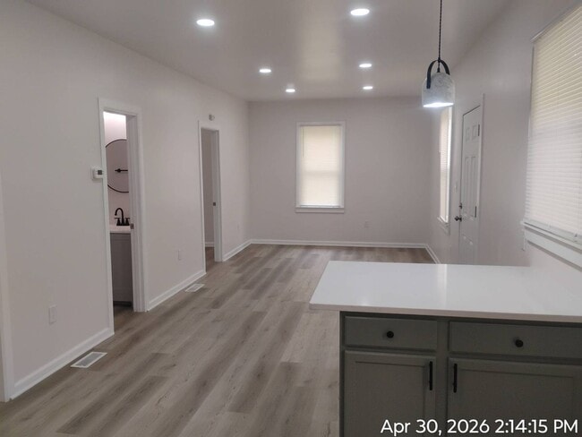 Photo - 6015 Hosmer Ave Unidad 2