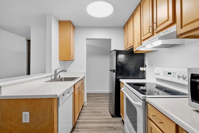 Photo - 960 Shorepoint Ct Unit 306