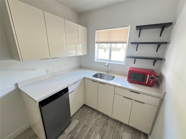 Photo - 220 Collins Ave Unidad 3A