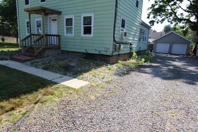 Photo - 2 Maple Ave