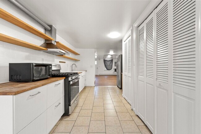 Photo - 40 Van Reypen St