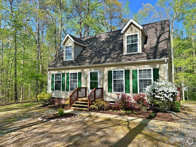 Building Photo - Cape Cod on Large Wooded Lot Rental