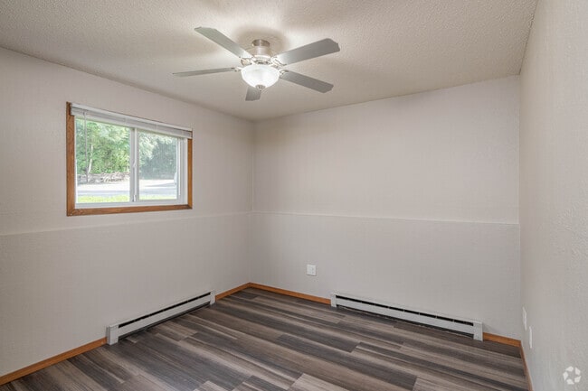 2 habitaciones, 1 baño - 780 pies cuadrados - Dormitorio principal - Valley View Apartments