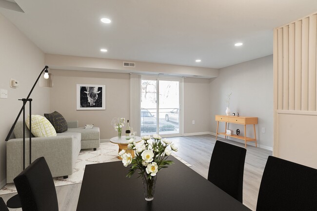 Photo - Raleigh Court Apartments