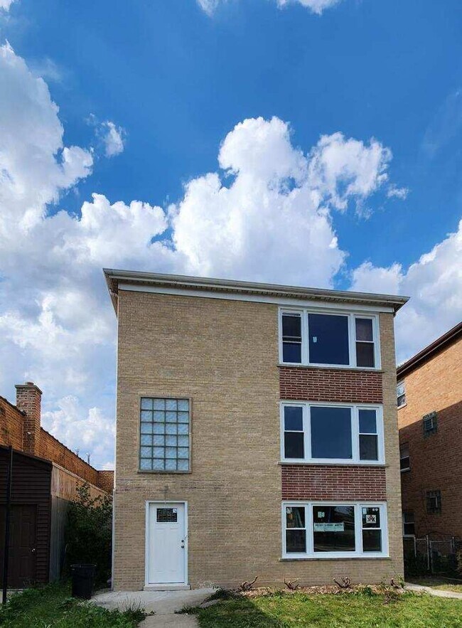 Photo - 6504 W Diversey Ave House