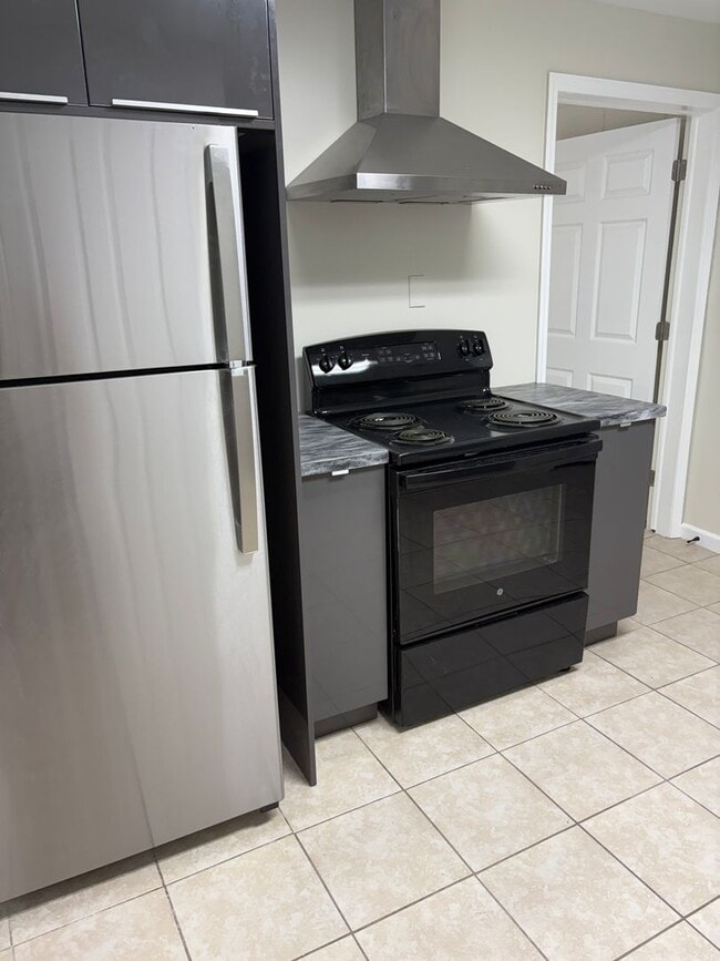 Photo - Newly Renovated 3 bedroom house in the hea...