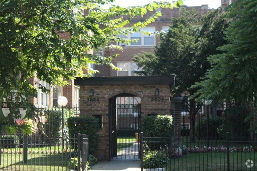 Building Photo - East Edgewater Two Bedroom Unit 5654-2N Rental