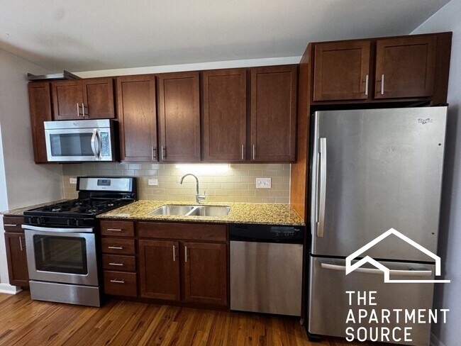 Photo - 1337 W Fargo Ave Unit 303