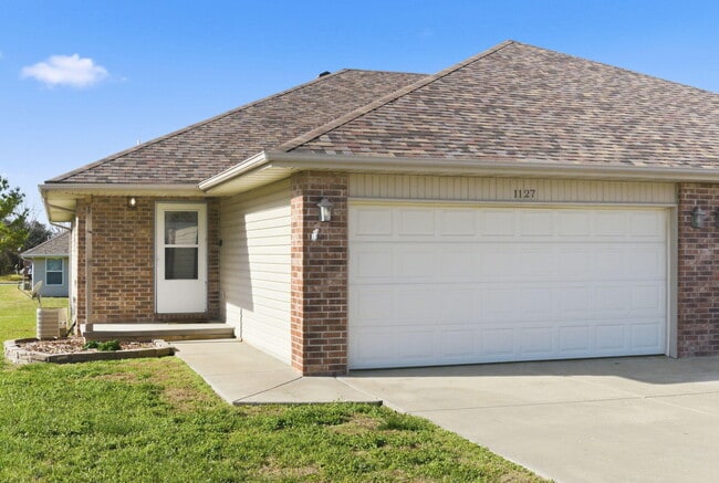 Photo - 1127 N Northwood Ave