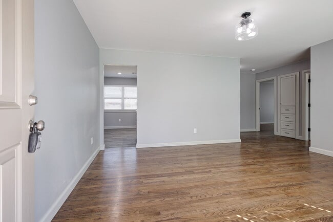 Photo - 1219 Leslie Ln