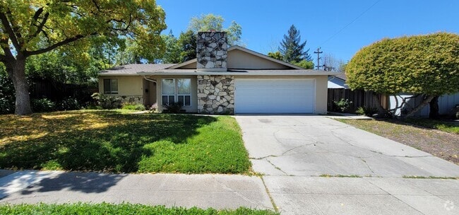Building Photo - 133 Forest Hill Dr Rental