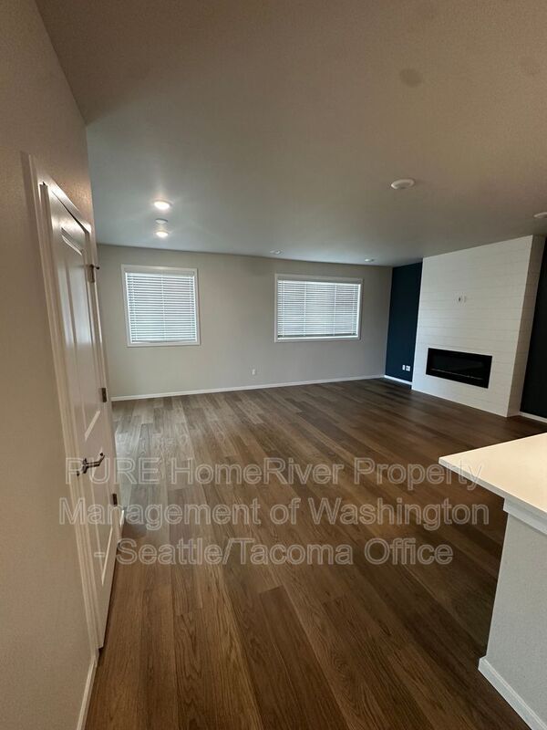 18201 35th Ave Ct E