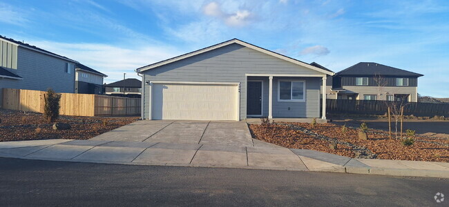 Building Photo - 3 Bedroom 2 Bathroom
New build House