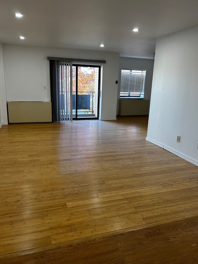 Photo - 80 Richmond Hill Rd