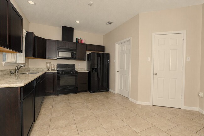 Photo - 1611 N Avenue R