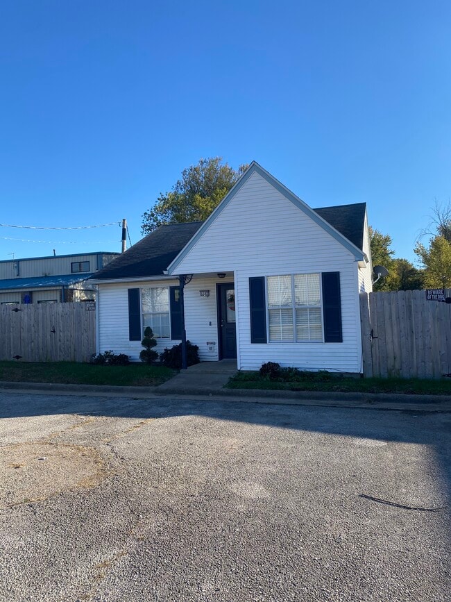 Building Photo - 1102 W Easy St Rental