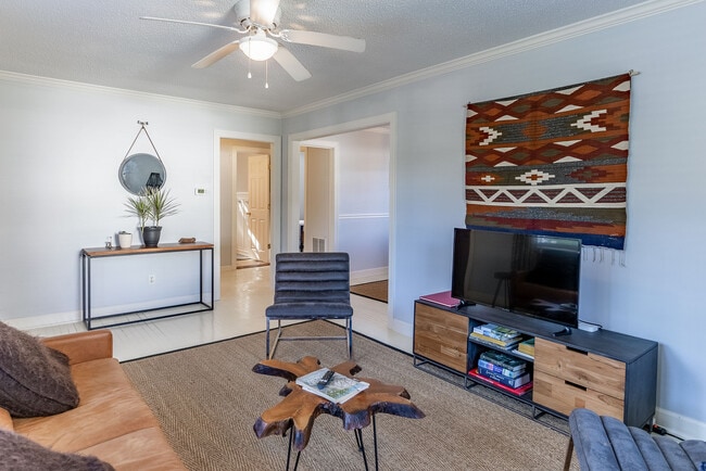 Photo - 166 Williams St