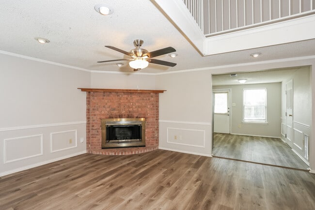 Photo - 722 Nightingale Cir