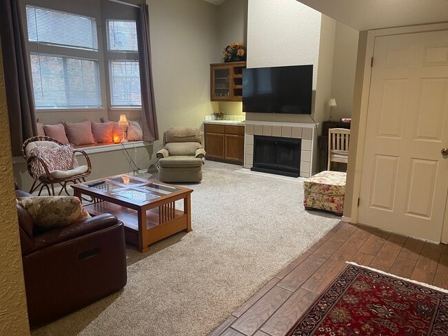 Photo - 209 Live Oak Cir