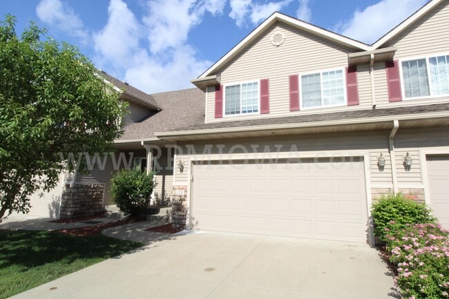 Building Photo - PERFECT LOCATION!! 4 Bedroom, 3.5 Bath Townhome in Ankeny
