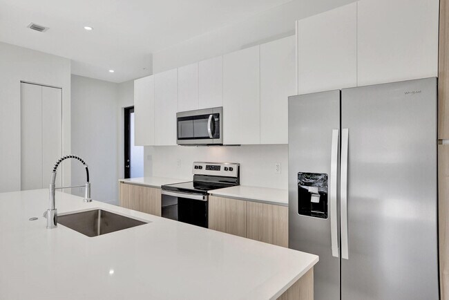 Photo - 4208 NE 7th Terrace