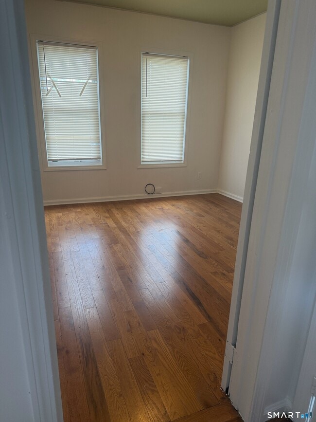Photo - 304 Poplar St