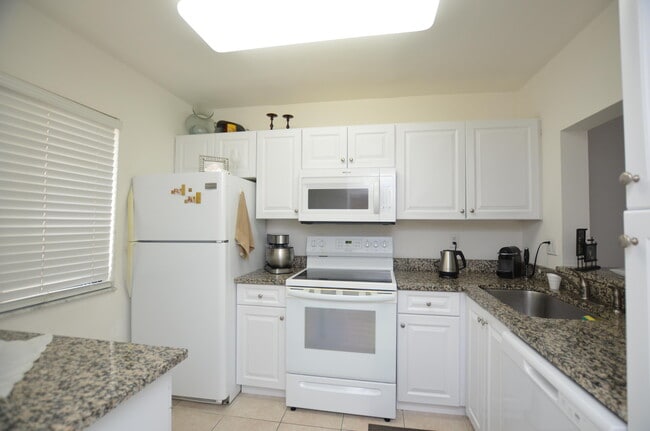 Photo - 6649 Somerset Dr Unit 102