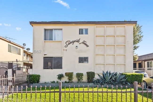 Photo - 862 W 84th St Unidad 10