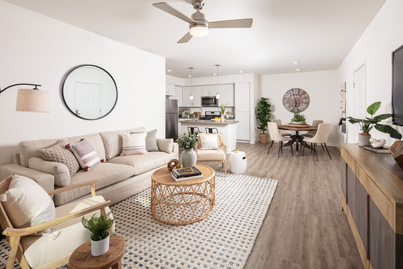Homecoming At Creekside Apartments For Rent In Sacramento Ca Forrent Com
