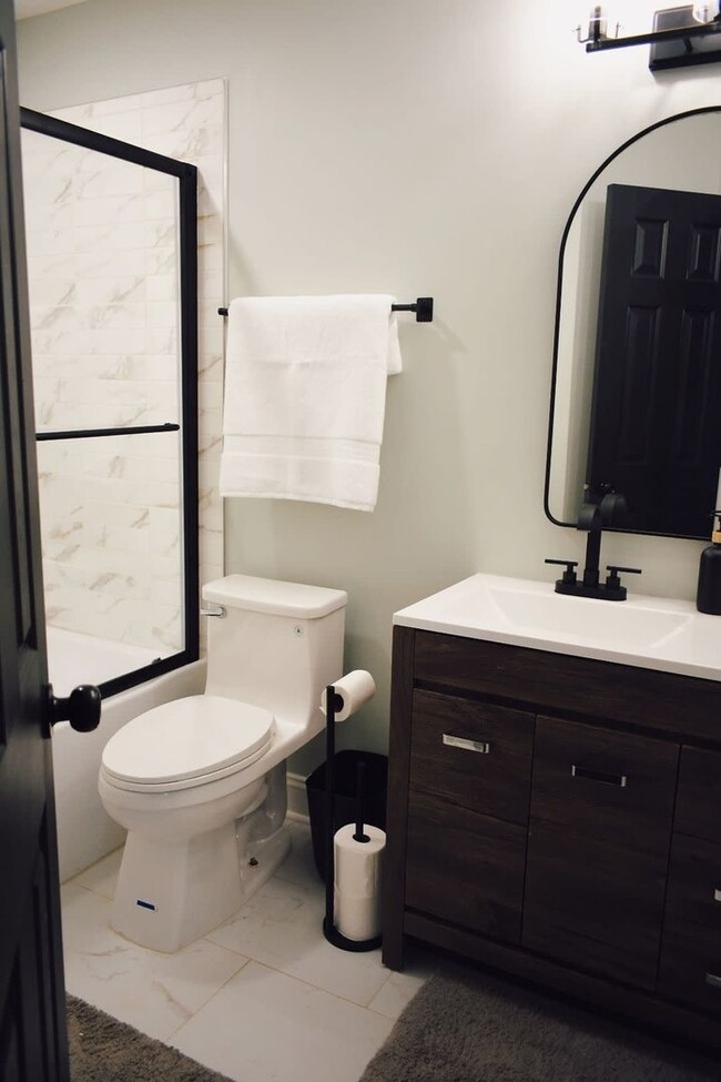Building Photo - 5558 River Heights Crossing SE Rental