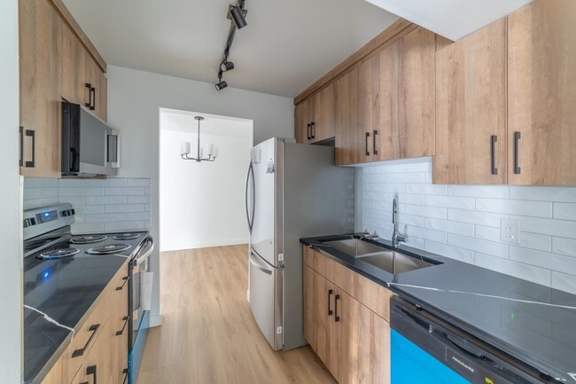 Building Photo - Huntington Townhomes