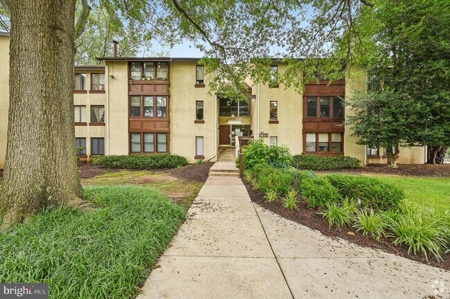 Building Photo - 9633 White Acre Rd Unit C2 Rental