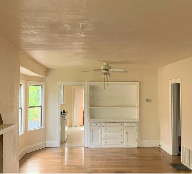 Photo - 4315 Essex St