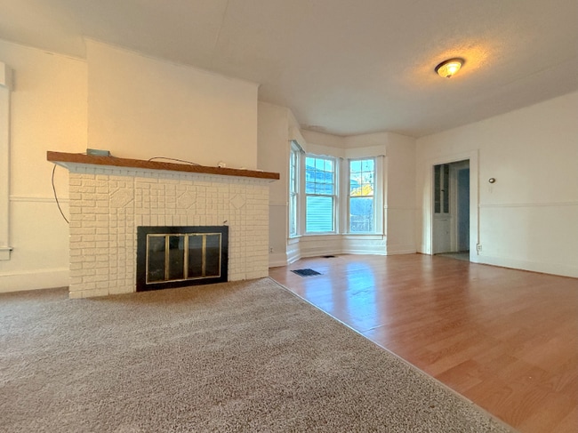 Photo - 609 N Main St