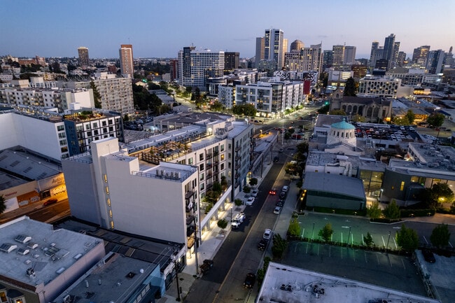 Axis Oakland