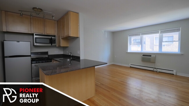 Building Photo - 630 W Wrightwood Rental