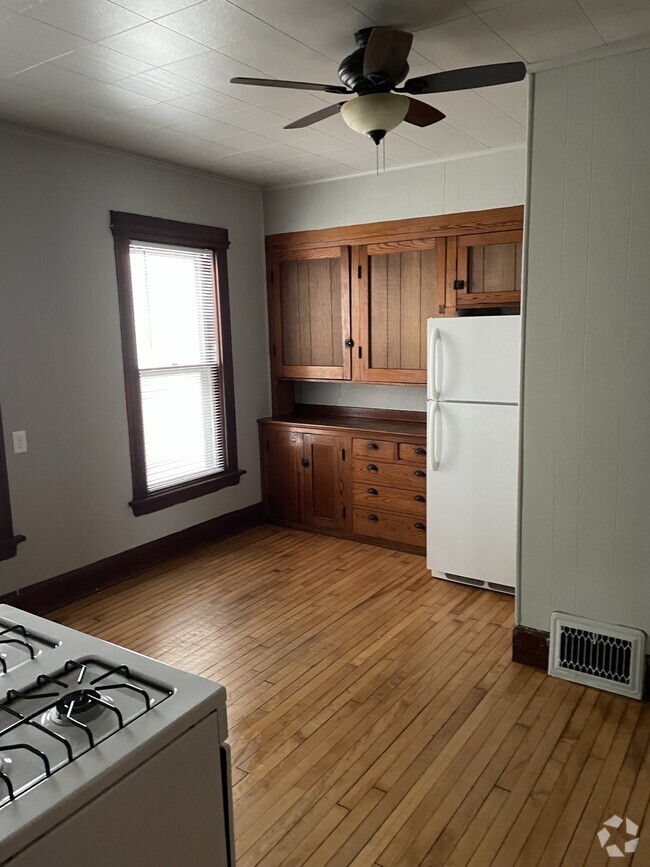 Building Photo - 1403 Williamson St Unit B Rental