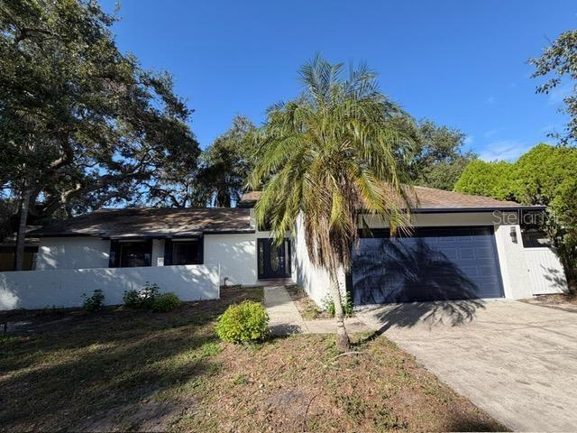 Building Photo - 933 Woodland Dr