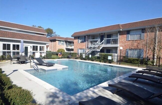 Building Photo - 2250 Bering Dr Unit 37