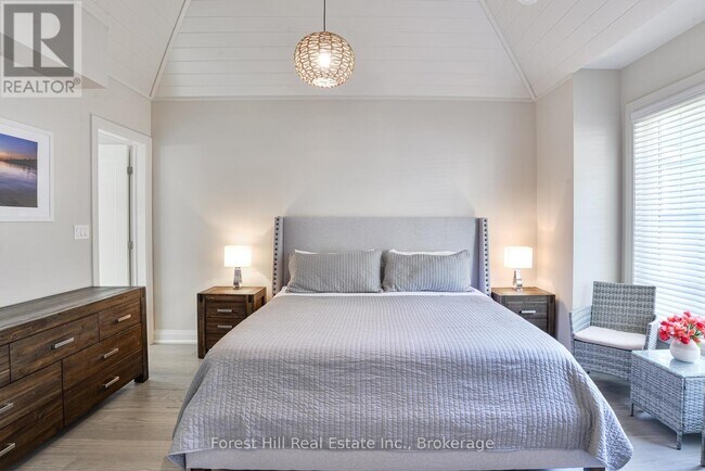 Photo - 2054 Peninsula Rd