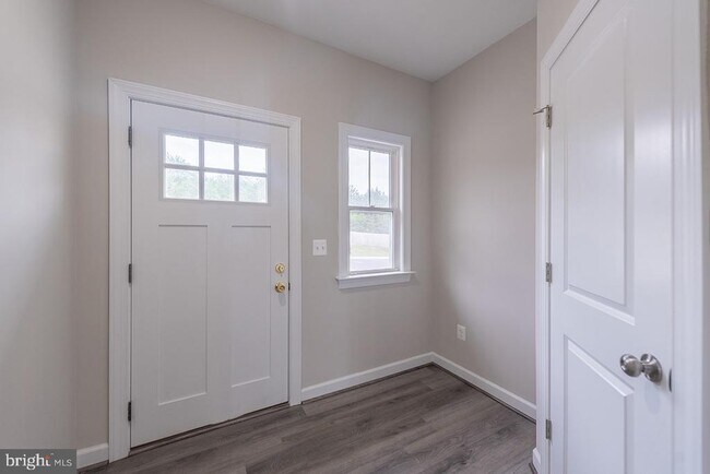 Building Photo - 102 Coralyrose Ct