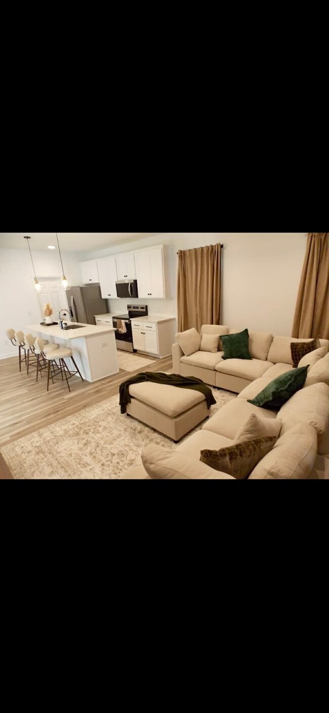 Photo - 2739 Primrose Ave