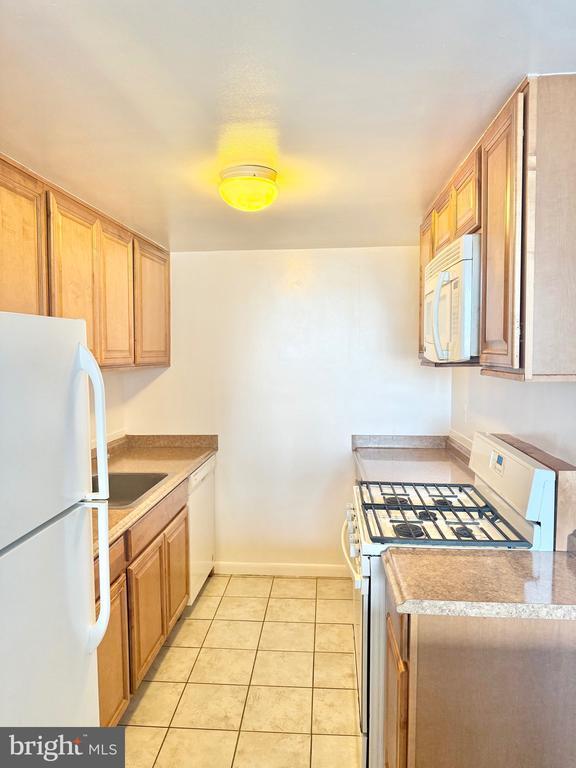 Building Photo - 4600 Duke St Unit 1312