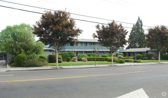 Laurel Manor - Laurel Manor Apartments