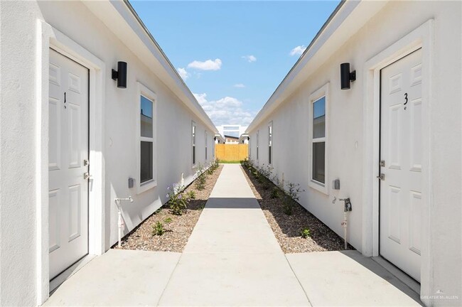 609 N Onyx Ave Unit 3