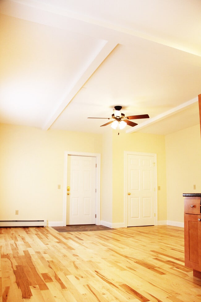 Photo - 51 N Champlain St Unit APT 8